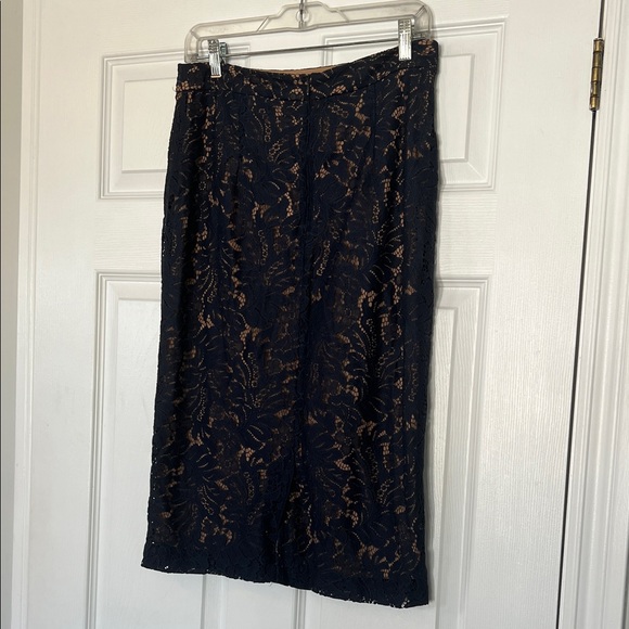 4/$20 Banana Republic Blue and Tan Lace Pencil Skirt - Picture 3 of 5